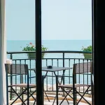 Blue Marine Apartment, Complex Carpe Diem Balchik, Free Parking *