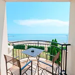Blue Marine Apartment, Complex Carpe Diem Balchik, Free Parking Apartment *