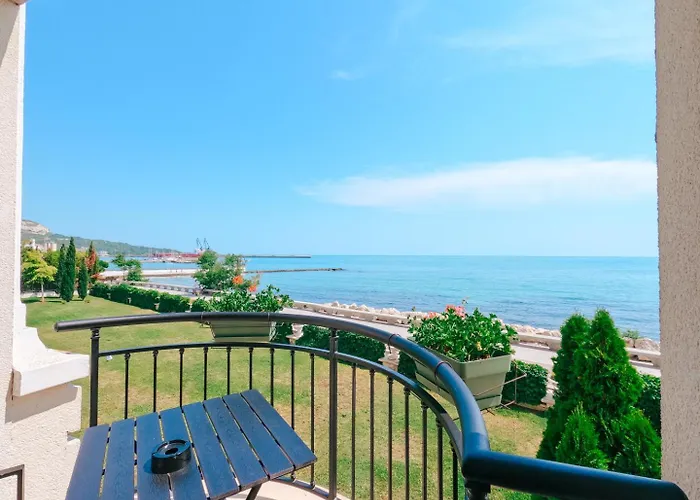 Blue Marine Apartment, Complex Carpe Diem Balchik, Free Parking Apartment *