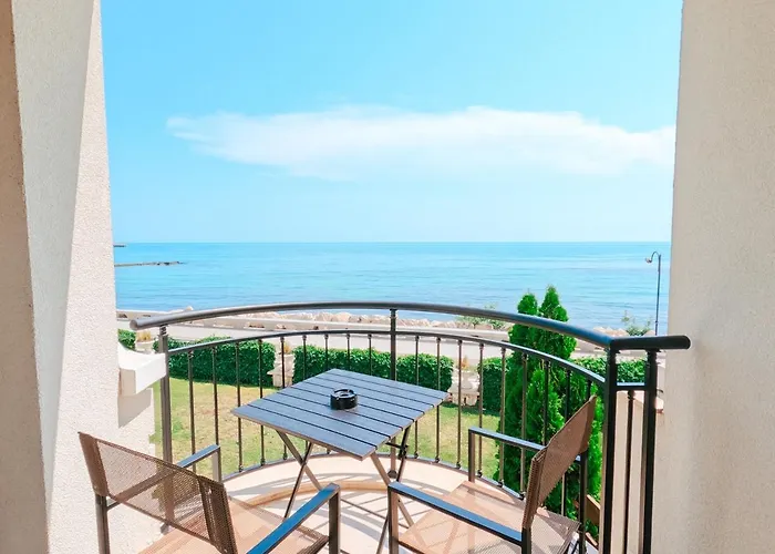 Blue Marine Apartment, Complex Carpe Diem Balchik, Free Parking Apartment *